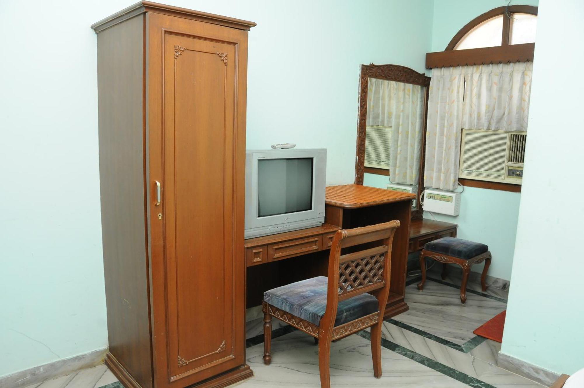 Lloyds Serviced Apartments,Krishna Street,T Nagar Chennai Bilik gambar