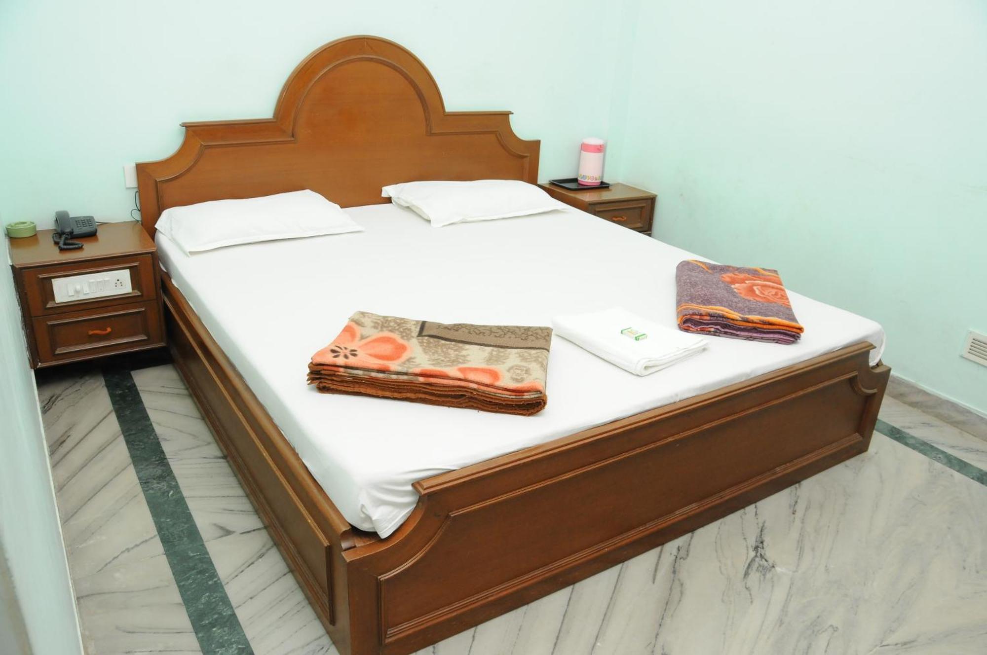 Lloyds Serviced Apartments,Krishna Street,T Nagar Chennai Bilik gambar