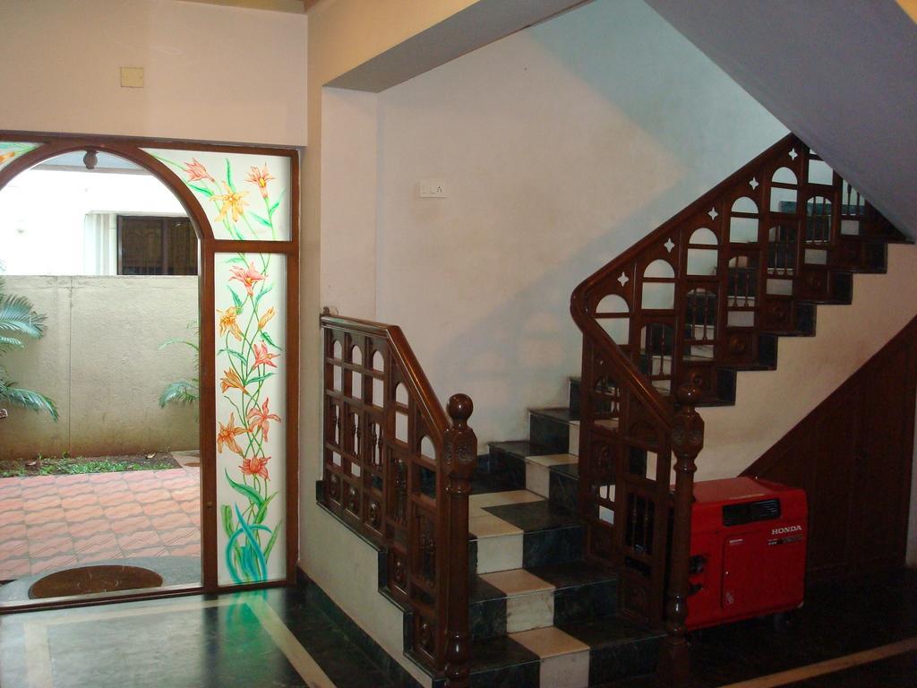 Lloyds Serviced Apartments,Krishna Street,T Nagar Chennai Bilik gambar