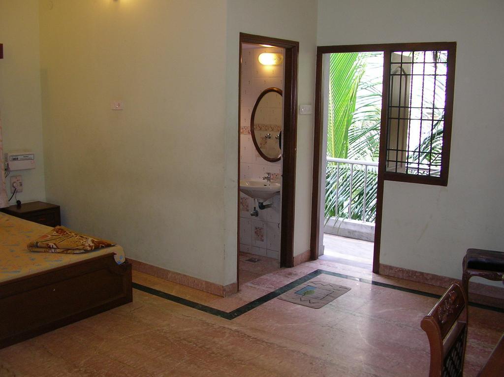 Lloyds Serviced Apartments,Krishna Street,T Nagar Chennai Bilik gambar